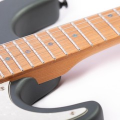 Grote Solid Electric GuitarMatte Finish Poplar Body (Green Black)