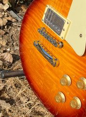 Hot sale Standard Electric Guitar Honey Burst flame maple top Chrome hardware
